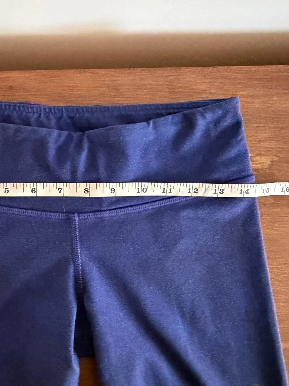 ALO Yoga Capri Leggings Size Medium Blue Mid High Rise Watercolor Full Length